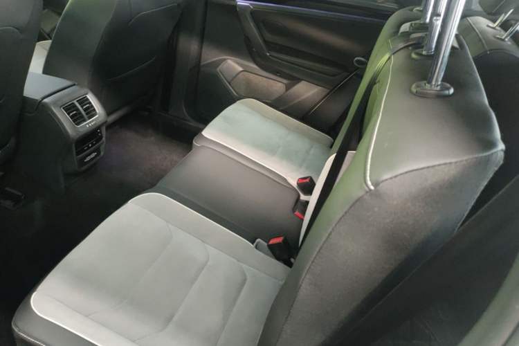 Used Volkswagen Tayron 2021 380TSI All-Wheel Drive R-Line Connected Version Left Rear Seat