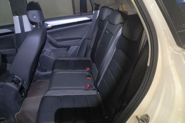 Used Volkswagen Tayron 2021 280TSI Two-Wheel Drive Luxury Smart Connectivity Version Left Rear Seat