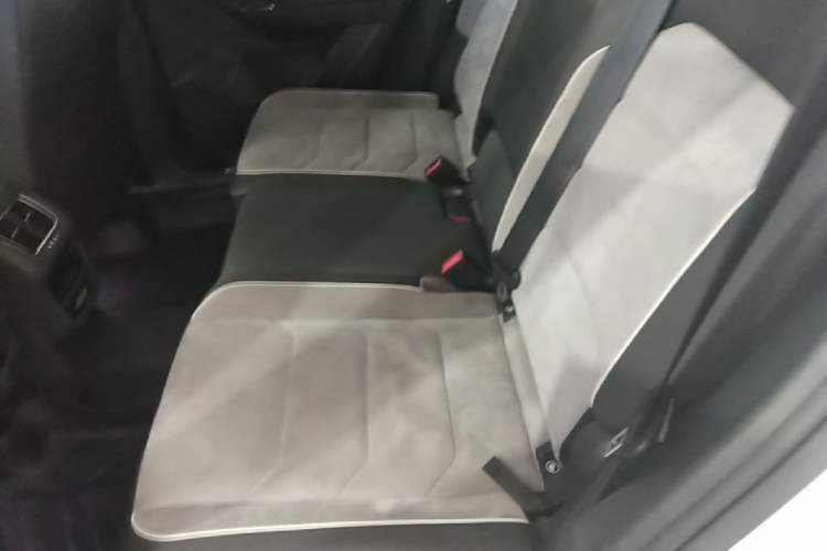 Used Volkswagen Tayron 2021 380TSI All-Wheel Drive R-Line Connected Version Left Rear Seat