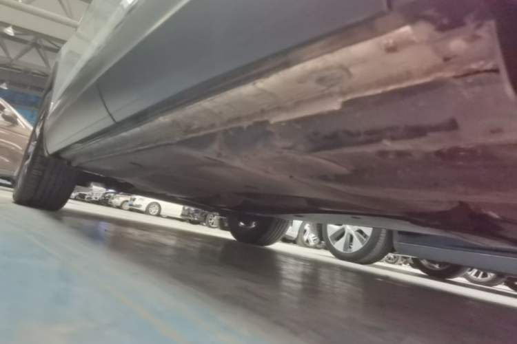 Used Volkswagen Tayron 2021 330TSI Two-Wheel Drive 30th Anniversary Edition Left Side Sill