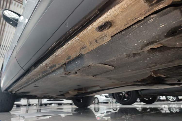 Used Volkswagen Tayron 2021 330TSI Two-Wheel Drive Luxury Smart Connectivity Version Left Side Sill
