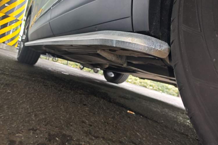 Used Volkswagen Tayron 2021 330TSI Two-Wheel Drive Luxury Smart Connectivity Version Left Side Sill