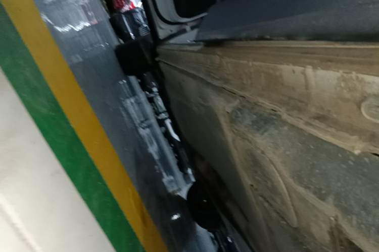 Used Volkswagen Tayron 2021 330TSI Two-Wheel Drive Luxury Smart Connectivity Version Left Side Sill
