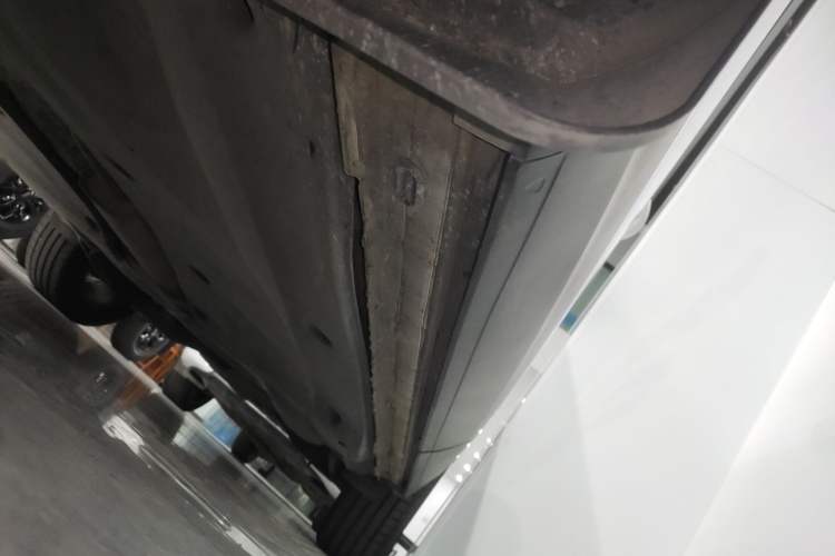 Used Volkswagen Tayron 2021 330TSI Two-Wheel Drive Luxury Smart Connectivity Version Left Side Sill