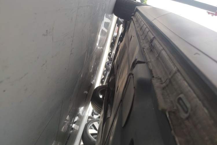 Used Volkswagen Tayron 2021 330TSI Two-Wheel-Drive 3rd Anniversary Limited Edition Left Side Sill