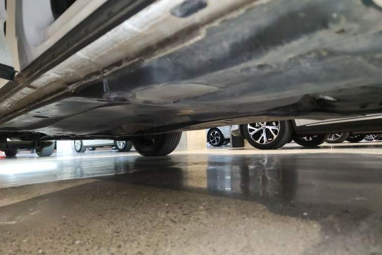 Used Volkswagen Tayron 2021 330TSI Two-Wheel Drive 30th Anniversary Edition Left Side Sill