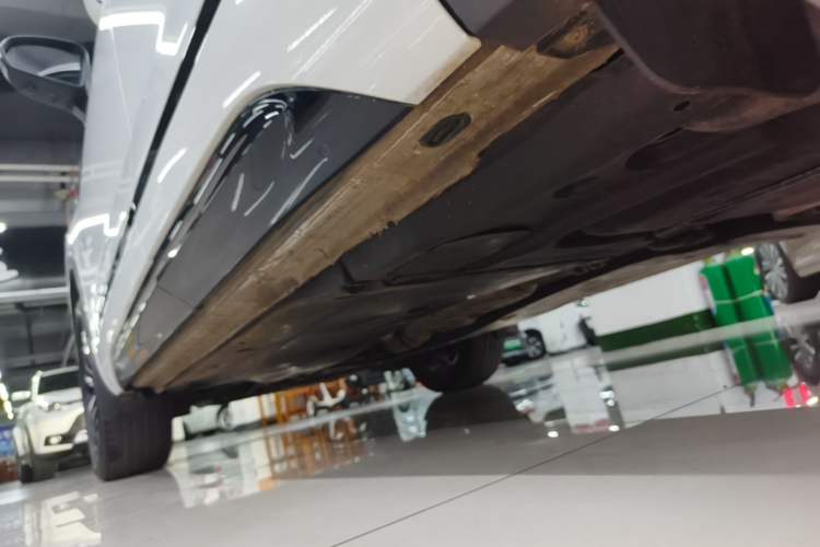 Used Volkswagen Tayron 2021 380TSI All-Wheel Drive R-Line Connected Version Left Side Sill