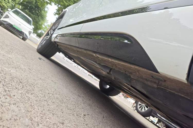 Used Volkswagen Tayron 2021 380TSI All-Wheel Drive R-Line Connected Version Left Side Sill
