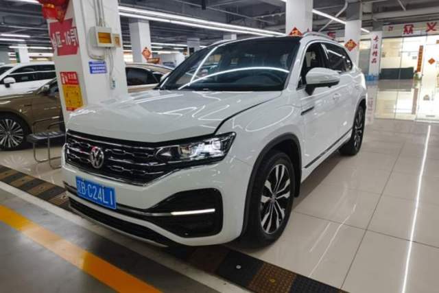 Ojetý Volkswagen Tayron 2021 380TSI All-Wheel Drive R-Line Connected Version