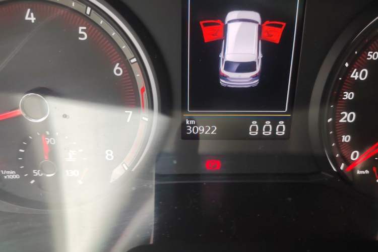 Used Volkswagen Tayron 2021 280TSI Two-Wheel Drive Luxury Smart Connectivity Version Odometer Close Up