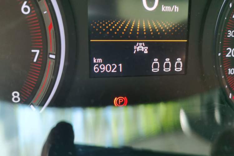 Used Volkswagen Tayron 2021 330TSI Two-Wheel-Drive 3rd Anniversary Limited Edition Odometer Close Up
