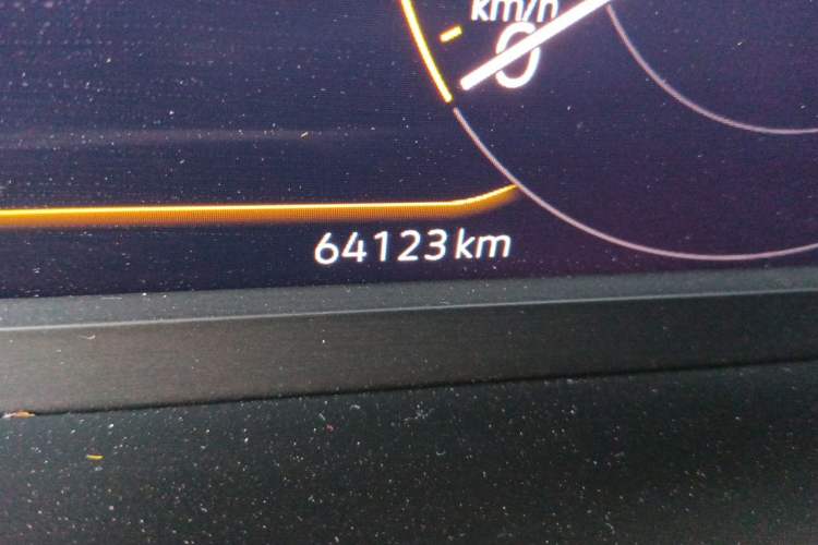 Used Volkswagen Tayron 2021 330TSI Two-Wheel-Drive 3rd Anniversary Limited Edition Odometer Close Up