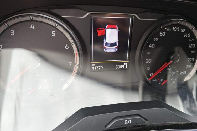 Used Volkswagen Tayron 2021 280TSI Two-Wheel Drive Luxury Smart Connectivity Version Odometer Close Up