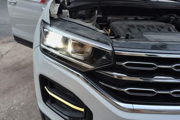 Used Volkswagen Tayron 2021 330TSI Two-Wheel Drive Luxury Smart Connectivity Version Right Front Headlight