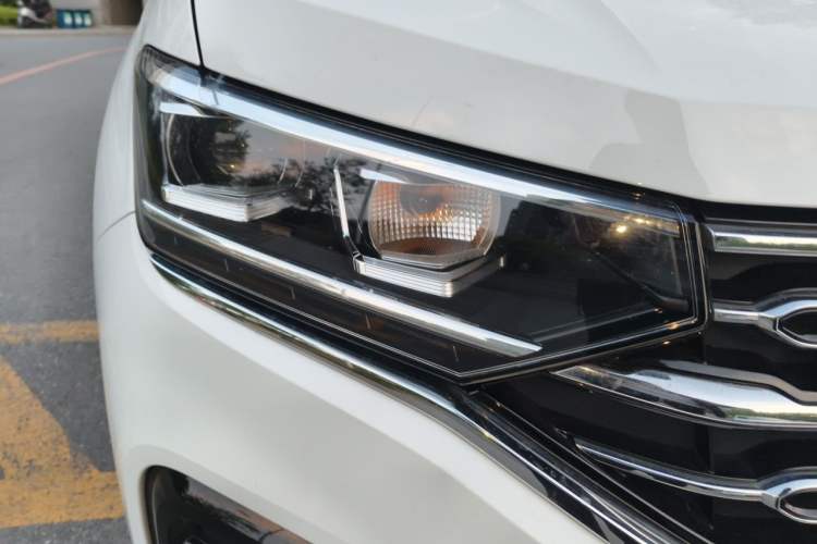 Used Volkswagen Tayron 2021 380TSI All-Wheel Drive R-Line Connected Version Right Front Headlight