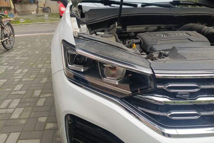 Used Volkswagen Tayron 2021 380TSI All-Wheel Drive R-Line Connected Version Right Front Headlight
