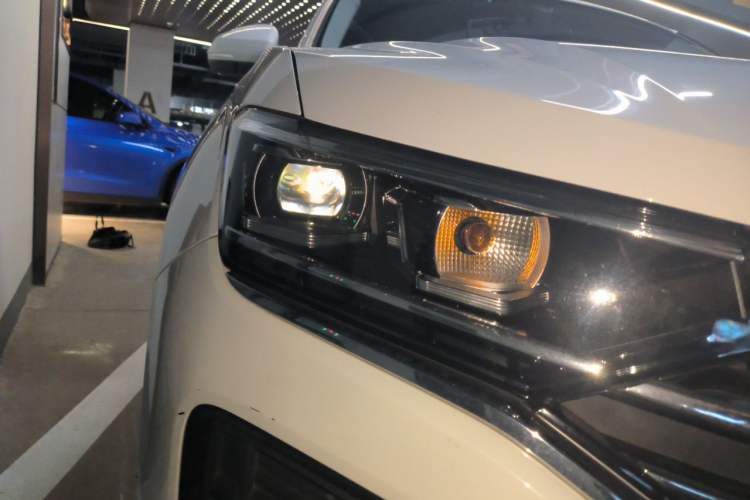 Used Volkswagen Tayron 2021 280TSI Two-Wheel Drive Luxury Smart Connectivity Version Right Front Headlight