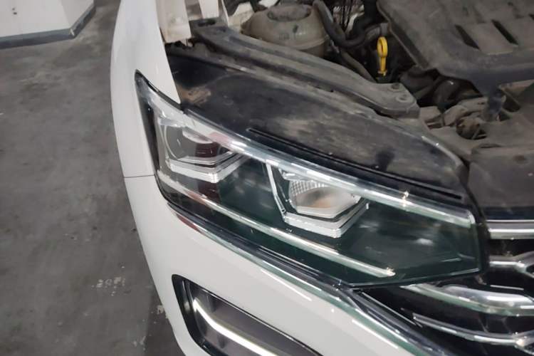 Used Volkswagen Tayron 2021 330TSI Two-Wheel-Drive 3rd Anniversary Limited Edition Right Front Headlight
