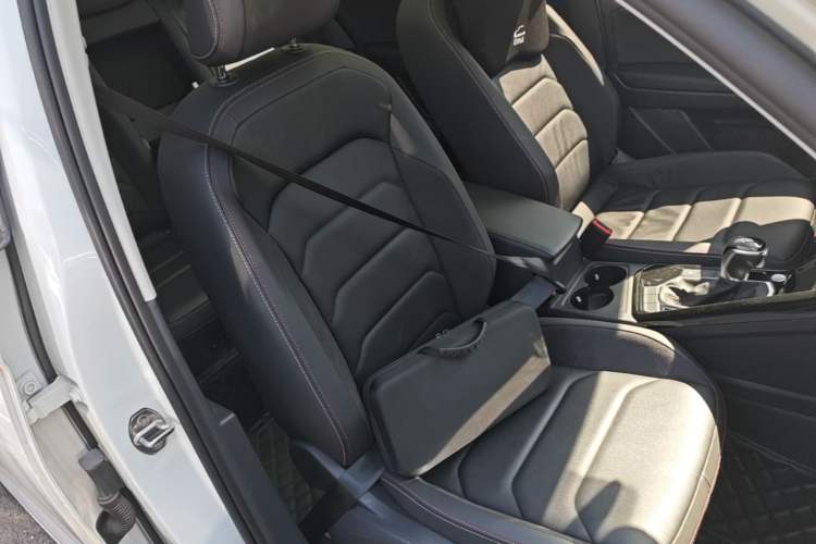 Used Volkswagen Tayron 2021 330TSI Two-Wheel-Drive 3rd Anniversary Limited Edition Right Front Seat