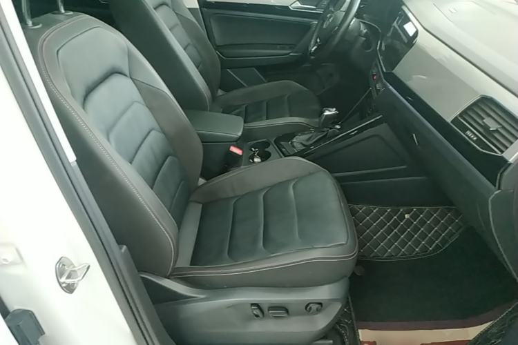 Used Volkswagen Tayron 2021 330TSI Two-Wheel-Drive 3rd Anniversary Limited Edition Right Front Seat