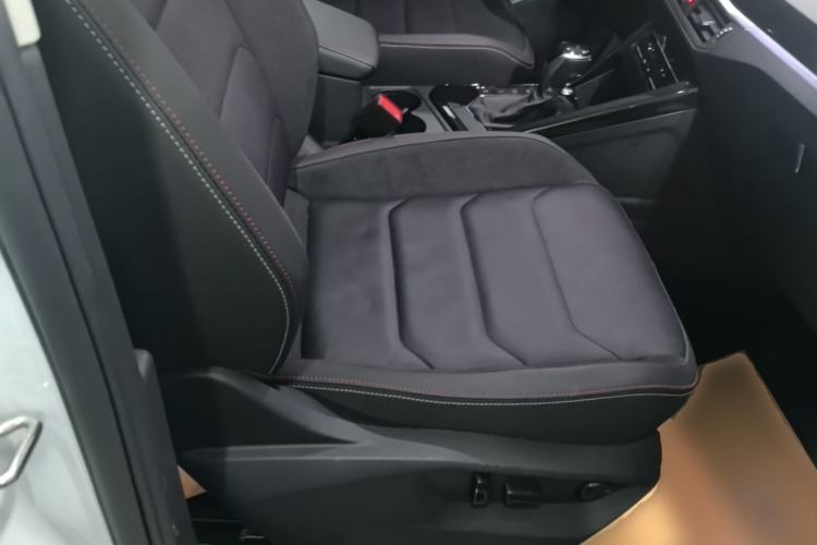 Used Volkswagen Tayron 2021 330TSI Two-Wheel-Drive 3rd Anniversary Limited Edition Right Front Seat