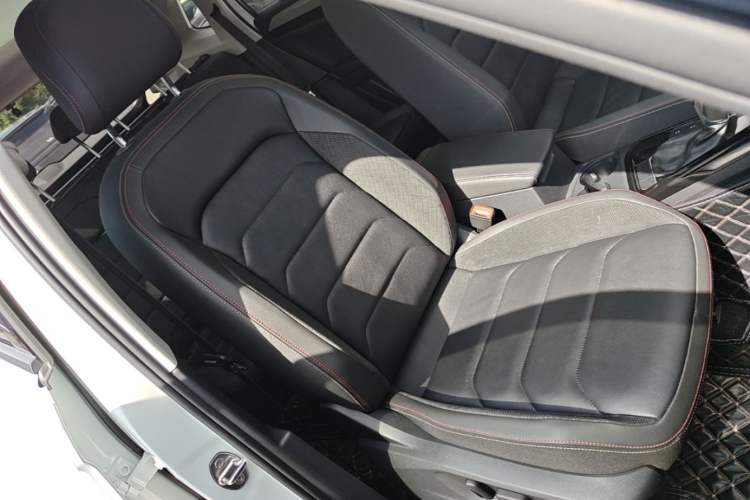 Used Volkswagen Tayron 2021 280TSI Two-Wheel Drive Luxury Smart Connectivity Version Right Front Seat