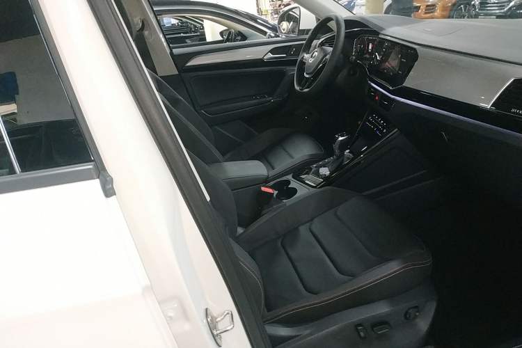 Used Volkswagen Tayron 2021 330TSI Two-Wheel-Drive 3rd Anniversary Limited Edition Right Front Seat
