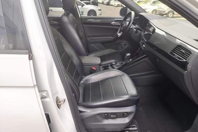Used Volkswagen Tayron 2021 380TSI All-Wheel Drive R-Line Connected Version Right Front Seat