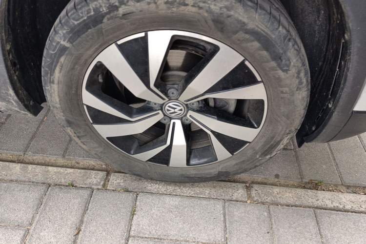 Used Volkswagen Tayron 2021 330TSI Two-Wheel Drive Luxury Smart Connectivity Version Right Front Wheel Hub