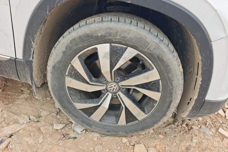 Used Volkswagen Tayron 2021 330TSI Two-Wheel Drive Luxury Smart Connectivity Version Right Front Wheel Hub