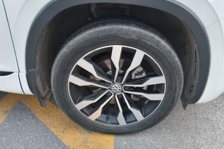 Used Volkswagen Tayron 2021 380TSI All-Wheel Drive R-Line Connected Version Right Front Wheel Hub
