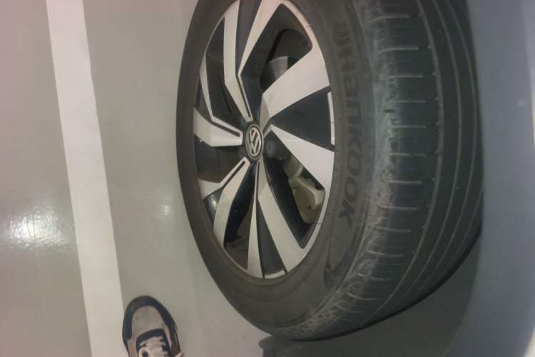 Used Volkswagen Tayron 2021 330TSI Two-Wheel Drive Luxury Smart Connectivity Version Right Front Wheel Hub