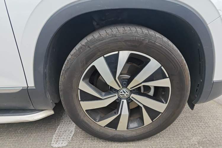 Used Volkswagen Tayron 2021 330TSI Two-Wheel Drive Luxury Smart Connectivity Version Right Front Wheel Hub