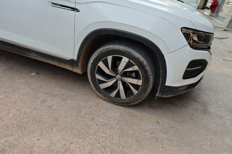 Used Volkswagen Tayron 2021 330TSI Two-Wheel Drive Luxury Smart Connectivity Version Right Front Wheel Hub