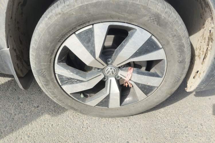 Used Volkswagen Tayron 2021 330TSI Two-Wheel Drive Luxury Smart Connectivity Version Right Front Wheel Hub