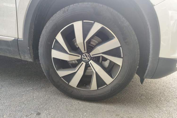 Used Volkswagen Tayron 2021 330TSI Two-Wheel-Drive 3rd Anniversary Limited Edition Right Front Wheel Hub