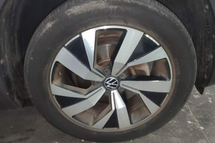 Used Volkswagen Tayron 2021 330TSI Two-Wheel-Drive 3rd Anniversary Limited Edition Right Front Wheel Hub