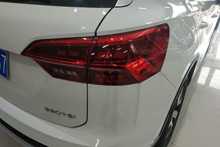 Used Volkswagen Tayron 2021 330TSI Two-Wheel-Drive 3rd Anniversary Limited Edition Right Rear Taillight