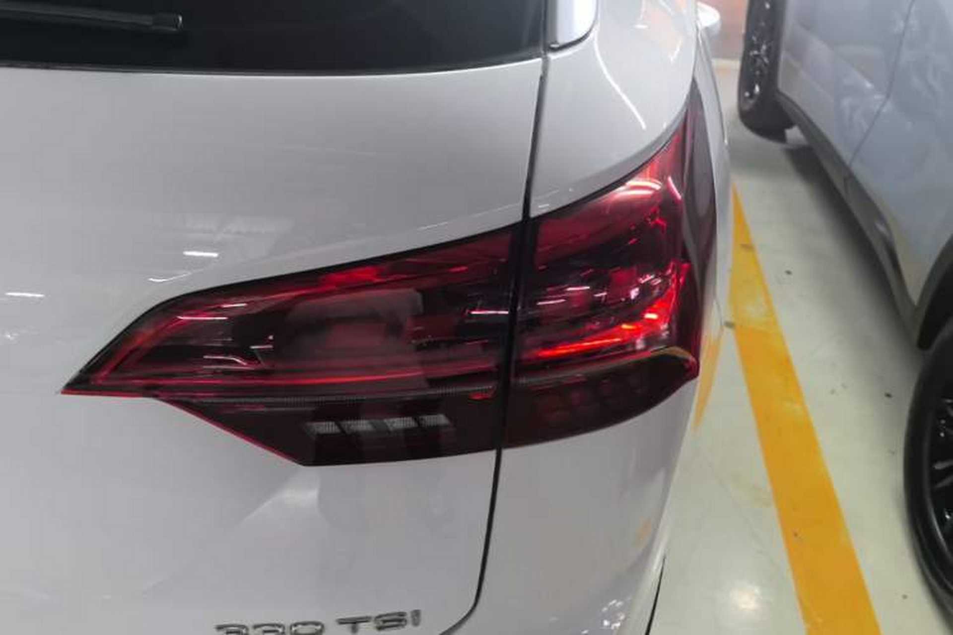 Used Volkswagen Tayron 2021 330TSI Two-Wheel-Drive 3rd Anniversary Limited Edition Right Rear Taillight