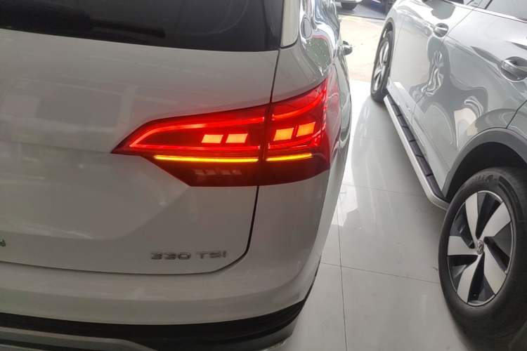 Used Volkswagen Tayron 2021 330TSI Two-Wheel-Drive 3rd Anniversary Limited Edition Right Rear Taillight