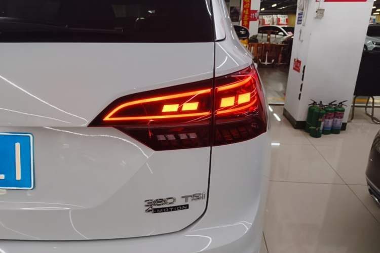 Used Volkswagen Tayron 2021 380TSI All-Wheel Drive R-Line Connected Version Right Rear Taillight