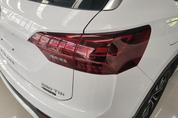 Used Volkswagen Tayron 2021 380TSI All-Wheel Drive R-Line Connected Version Right Rear Taillight