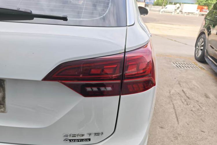 Used Volkswagen Tayron 2021 380TSI All-Wheel Drive R-Line Connected Version Right Rear Taillight