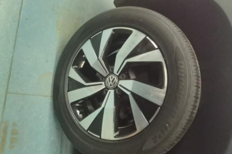 Used Volkswagen Tayron 2021 330TSI Two-Wheel Drive 30th Anniversary Edition Right Rear Wheel Hub