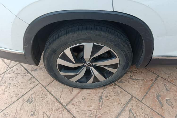 Used Volkswagen Tayron 2021 330TSI Two-Wheel-Drive 3rd Anniversary Limited Edition Right Rear Wheel Hub
