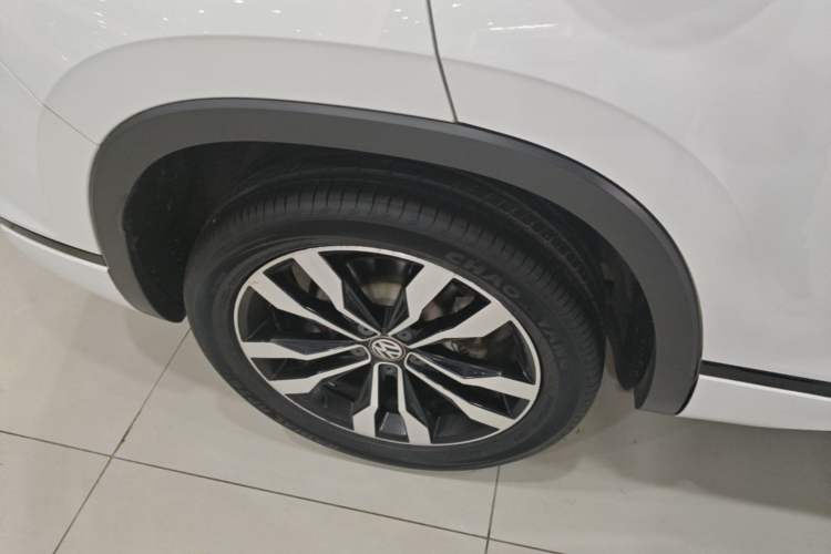 Used Volkswagen Tayron 2021 380TSI All-Wheel Drive R-Line Connected Version Right Rear Wheel Hub