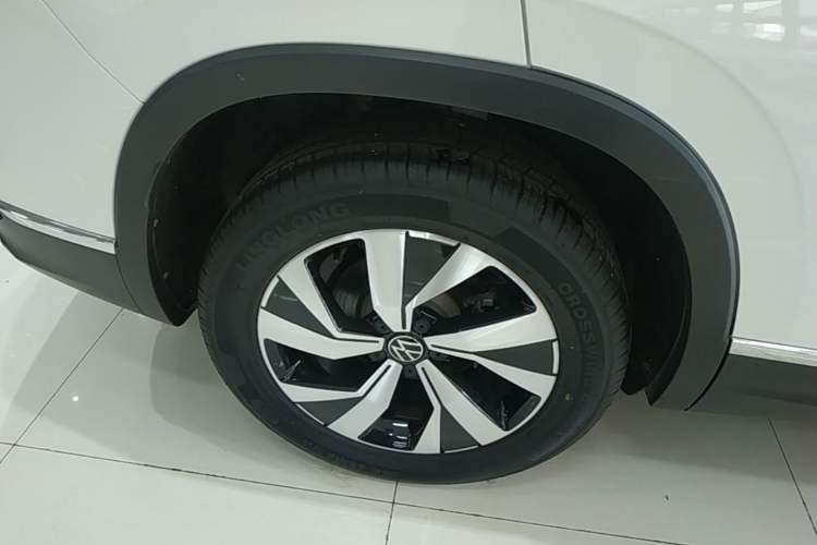Used Volkswagen Tayron 2021 330TSI Two-Wheel-Drive 3rd Anniversary Limited Edition Right Rear Wheel Hub