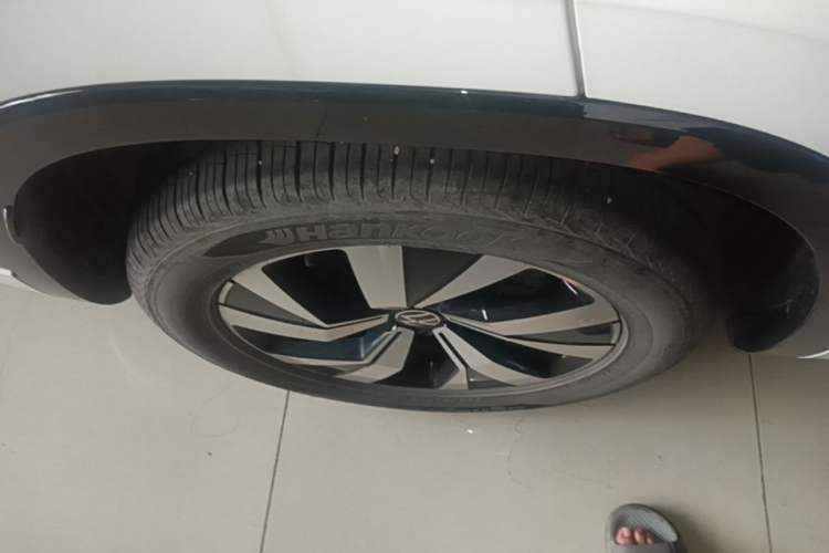 Used Volkswagen Tayron 2021 330TSI Two-Wheel-Drive 3rd Anniversary Limited Edition Right Rear Wheel Hub