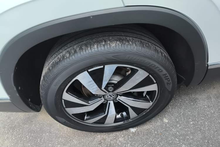 Used Volkswagen Tayron 2021 330TSI Two-Wheel Drive 30th Anniversary Edition Right Rear Wheel Hub