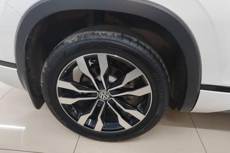 Used Volkswagen Tayron 2021 380TSI All-Wheel Drive R-Line Connected Version Right Rear Wheel Hub